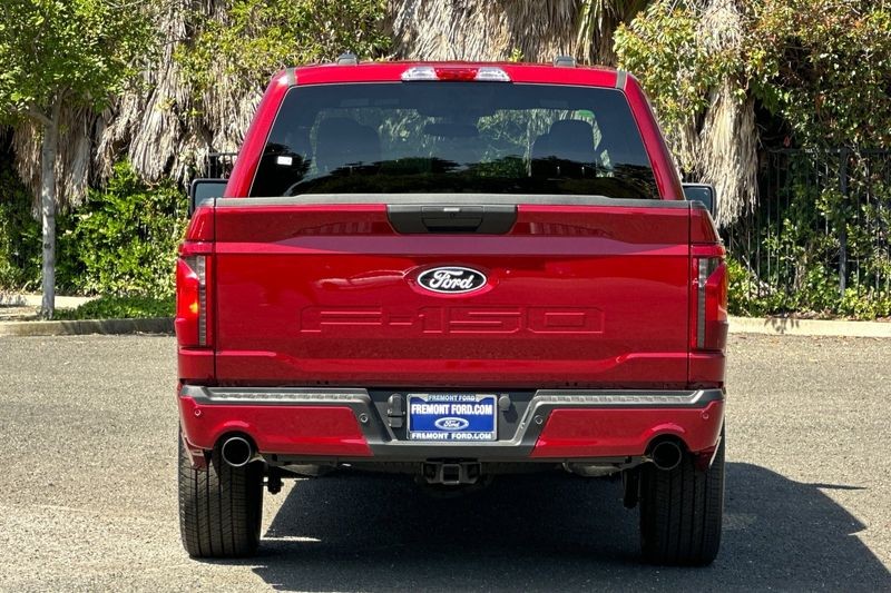 Ford F-150 Vehicle Full-screen Gallery Image 04