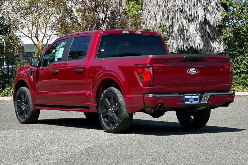 Ford F-150 Vehicle Full-screen Gallery Image 05