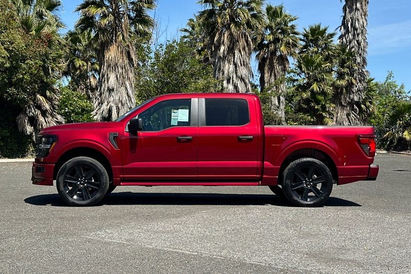 Ford F-150 Vehicle Full-screen Gallery Image 06