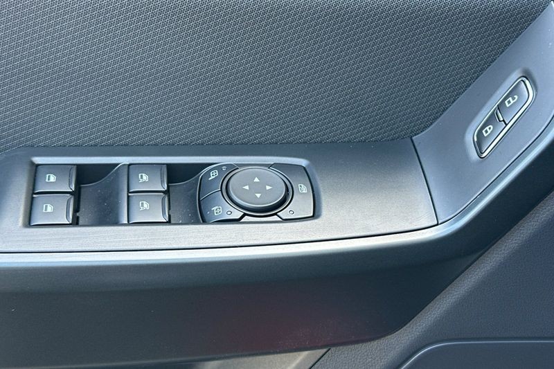 Ford F-150 Vehicle Full-screen Gallery Image 11