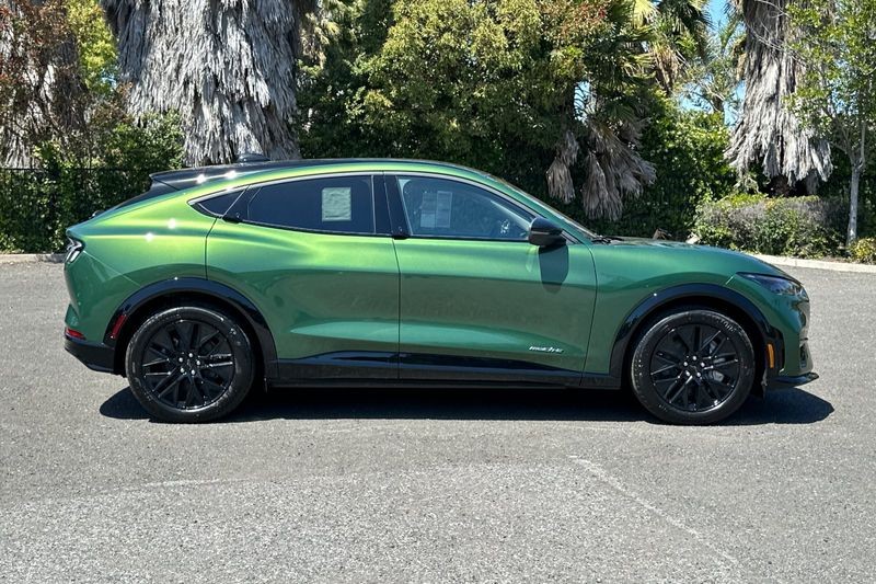 Ford Mustang Mach-E Vehicle Full-screen Gallery Image 02