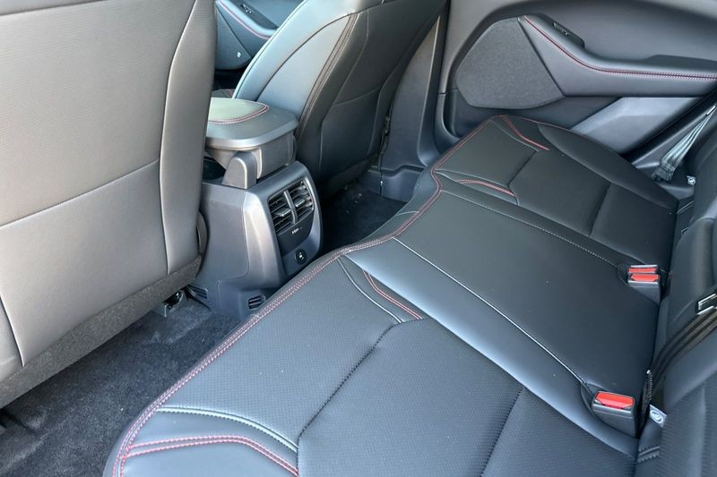 Ford Mustang Mach-E Vehicle Full-screen Gallery Image 12