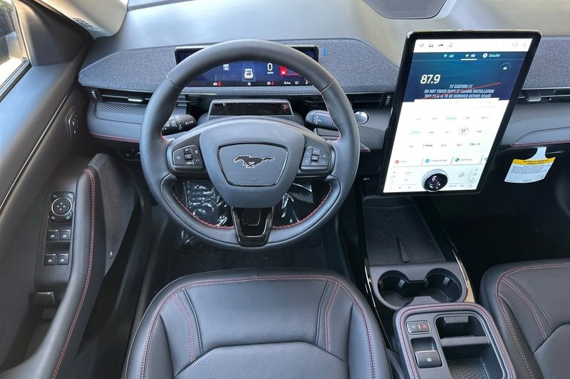 Ford Mustang Mach-E Vehicle Full-screen Gallery Image 15