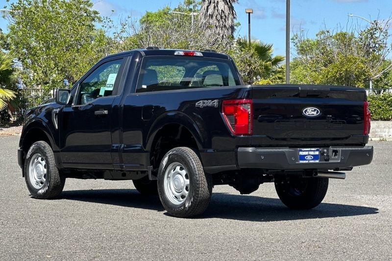 Ford F-150 Vehicle Full-screen Gallery Image 05