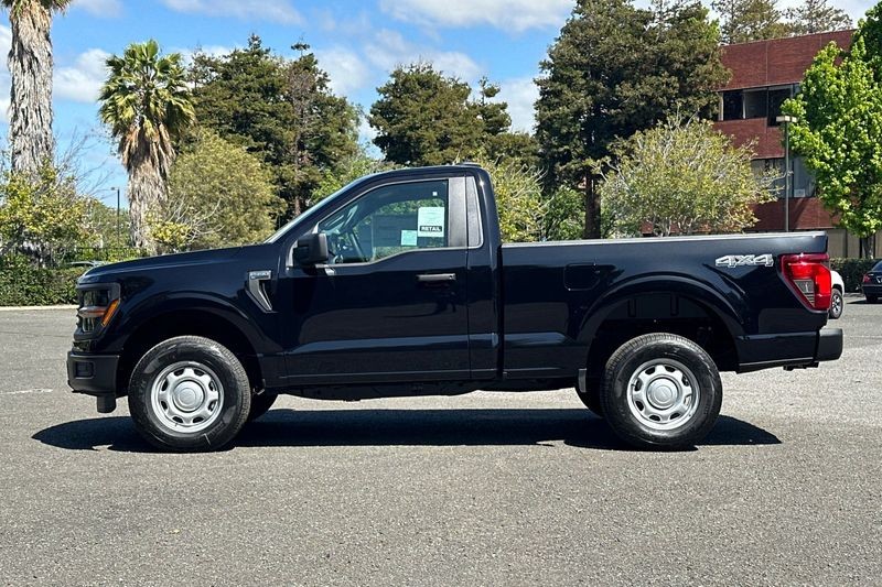 Ford F-150 Vehicle Full-screen Gallery Image 06