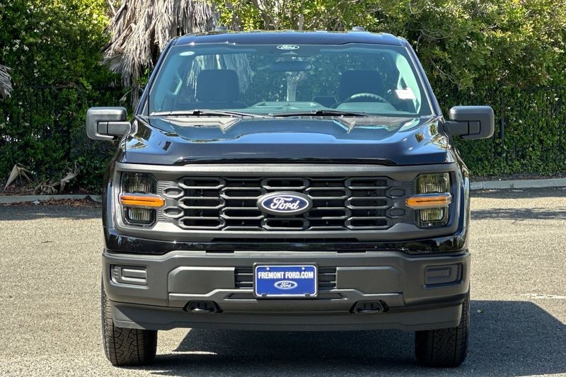 Ford F-150 Vehicle Full-screen Gallery Image 08
