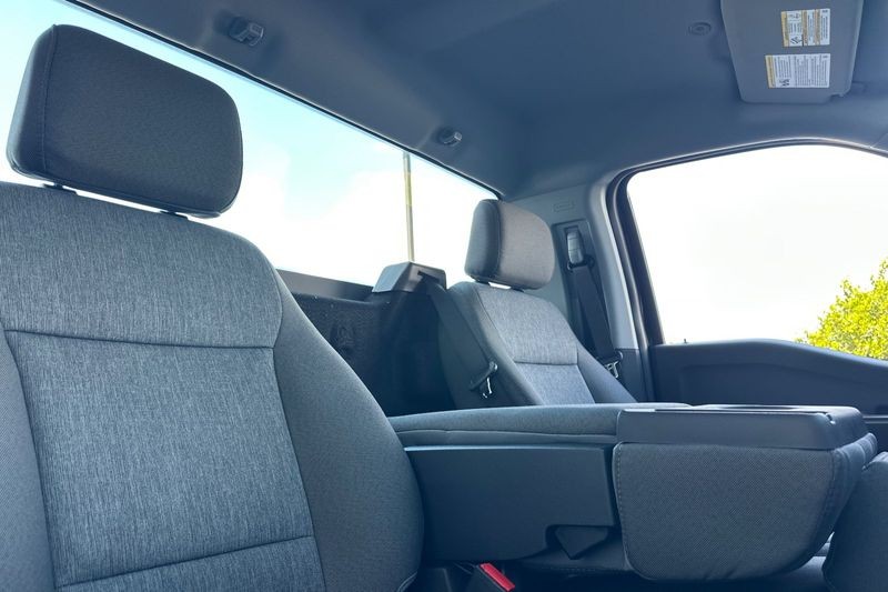 Ford F-150 Vehicle Full-screen Gallery Image 15