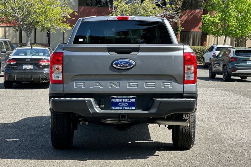Ford Ranger Vehicle Full-screen Gallery Image 04