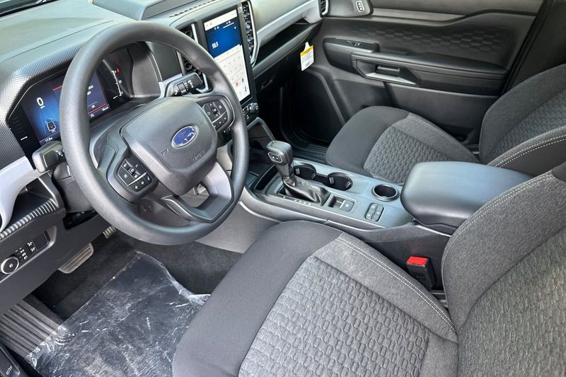 Ford Ranger Vehicle Full-screen Gallery Image 09