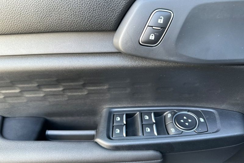 Ford Ranger Vehicle Full-screen Gallery Image 10