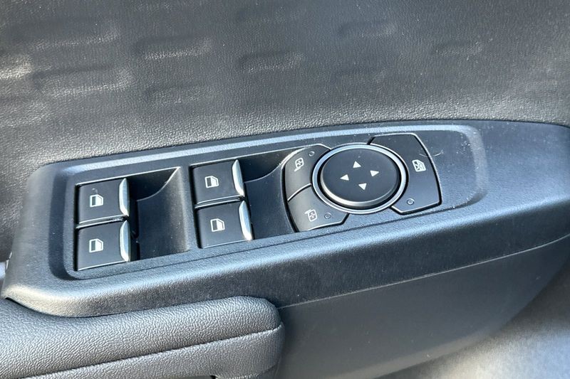 Ford Ranger Vehicle Full-screen Gallery Image 11