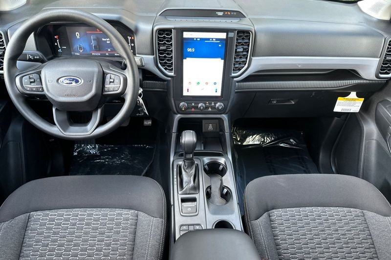 Ford Ranger Vehicle Full-screen Gallery Image 14