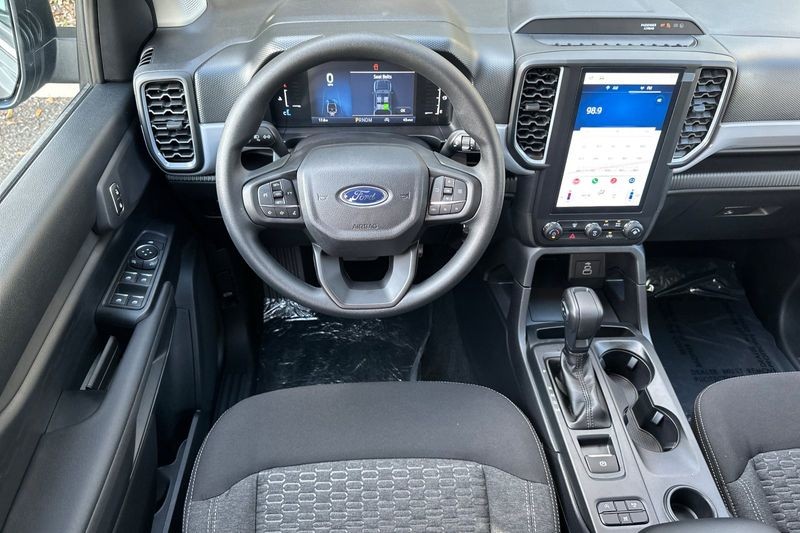 Ford Ranger Vehicle Full-screen Gallery Image 15