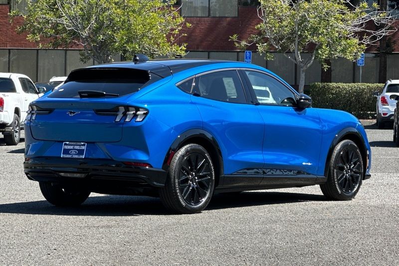 Ford Mustang Mach-E Vehicle Full-screen Gallery Image 03