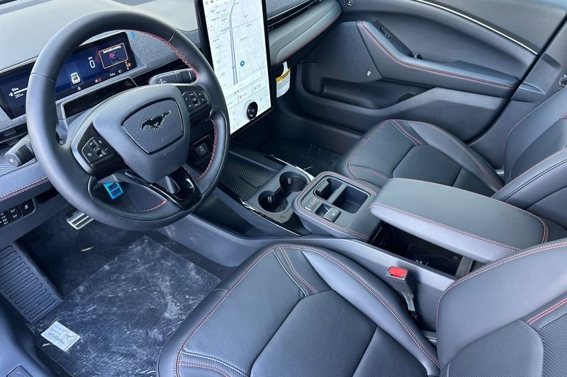 Ford Mustang Mach-E Vehicle Full-screen Gallery Image 09