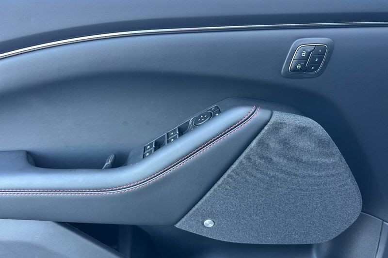 Ford Mustang Mach-E Vehicle Full-screen Gallery Image 10