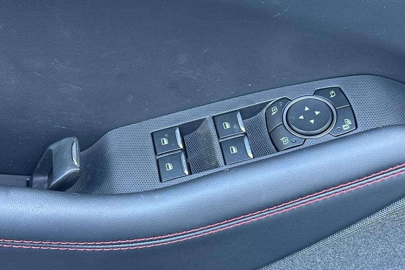 Ford Mustang Mach-E Vehicle Full-screen Gallery Image 11