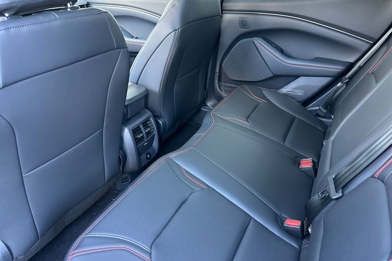 Ford Mustang Mach-E Vehicle Full-screen Gallery Image 12