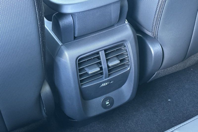 Ford Mustang Mach-E Vehicle Full-screen Gallery Image 13