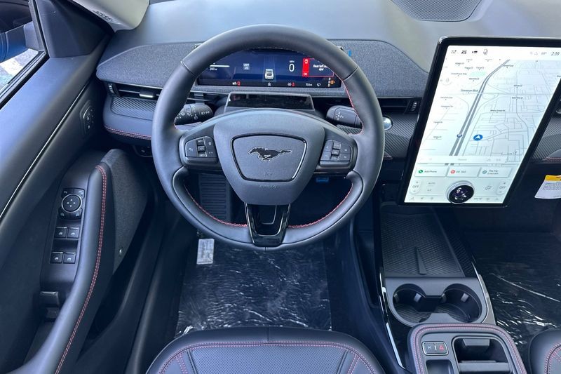 Ford Mustang Mach-E Vehicle Full-screen Gallery Image 15