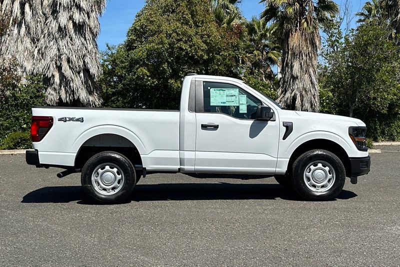 Ford F-150 Vehicle Full-screen Gallery Image 02