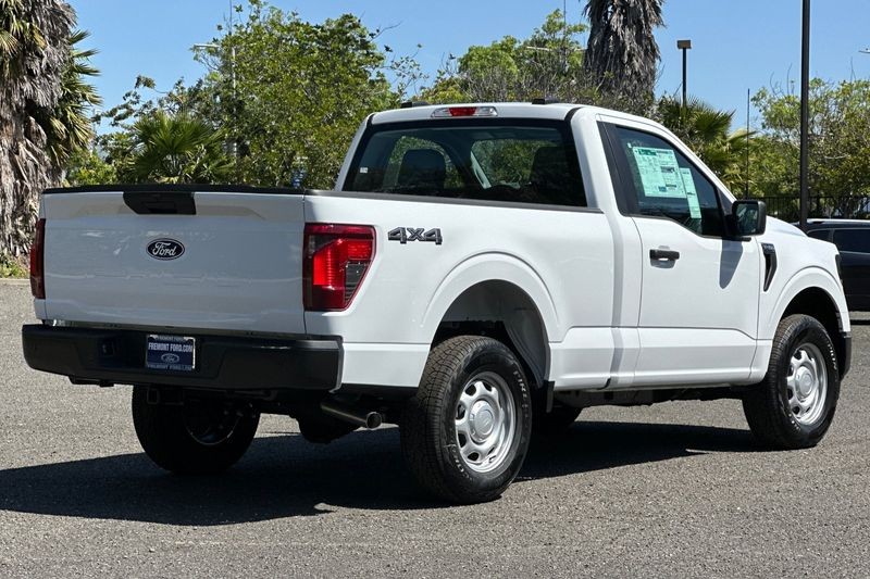 Ford F-150 Vehicle Full-screen Gallery Image 03