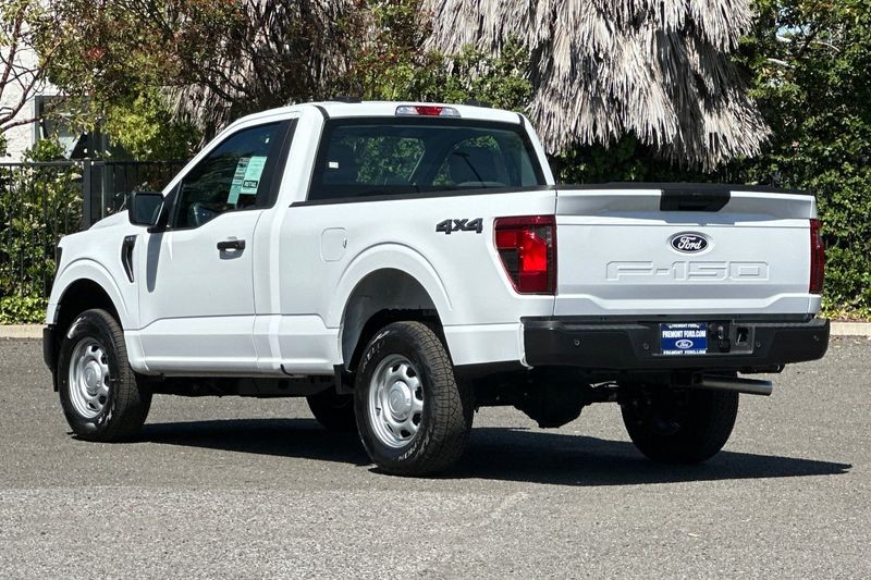 Ford F-150 Vehicle Full-screen Gallery Image 05