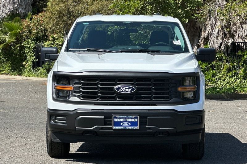 Ford F-150 Vehicle Full-screen Gallery Image 08