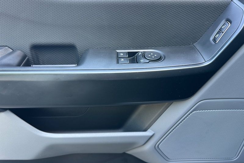 Ford F-150 Vehicle Full-screen Gallery Image 10