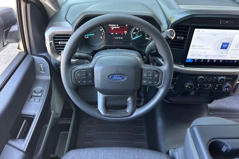 Ford F-150 Vehicle Full-screen Gallery Image 13
