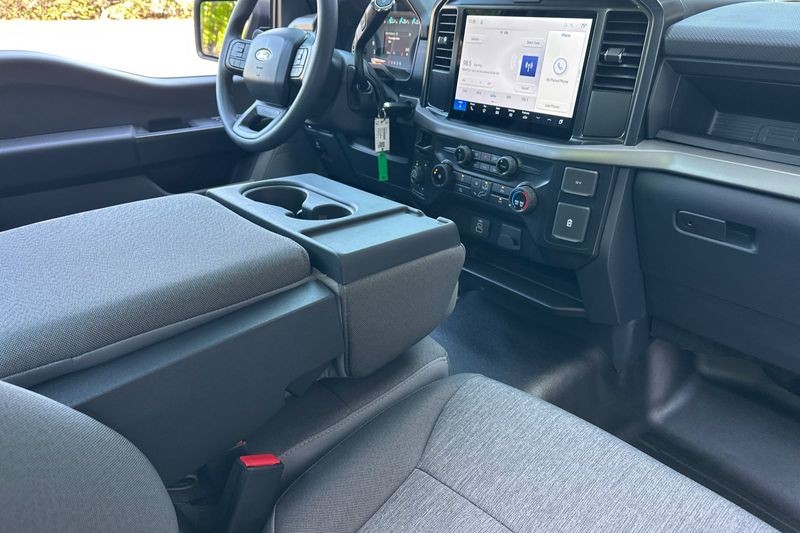 Ford F-150 Vehicle Full-screen Gallery Image 14