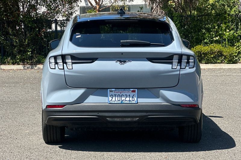 Ford Mustang Mach-E Vehicle Full-screen Gallery Image 04