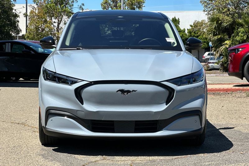 Ford Mustang Mach-E Vehicle Full-screen Gallery Image 08