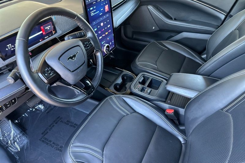 Ford Mustang Mach-E Vehicle Full-screen Gallery Image 09