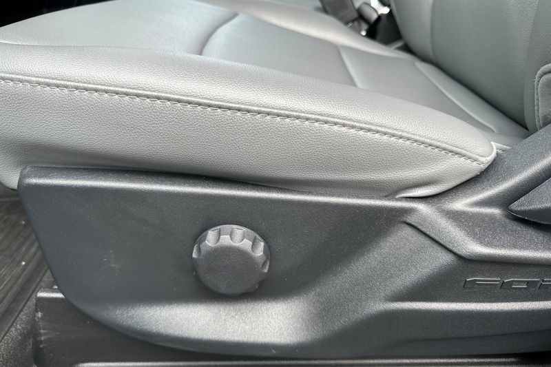 Ford F-250SD Vehicle Full-screen Gallery Image 12