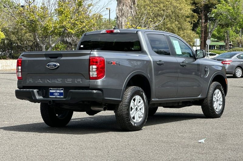 Ford Ranger Vehicle Full-screen Gallery Image 03