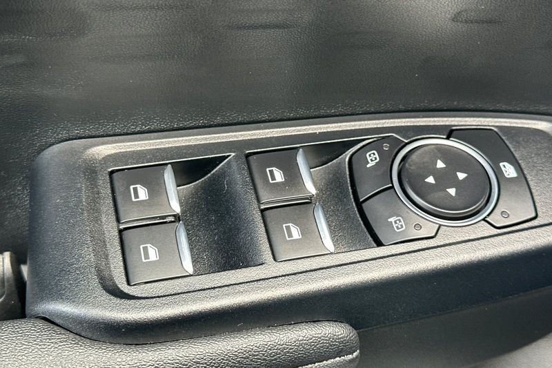 Ford Ranger Vehicle Full-screen Gallery Image 11