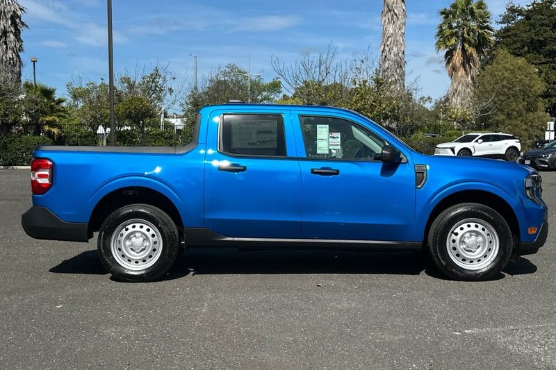 Ford Maverick Vehicle Full-screen Gallery Image 02