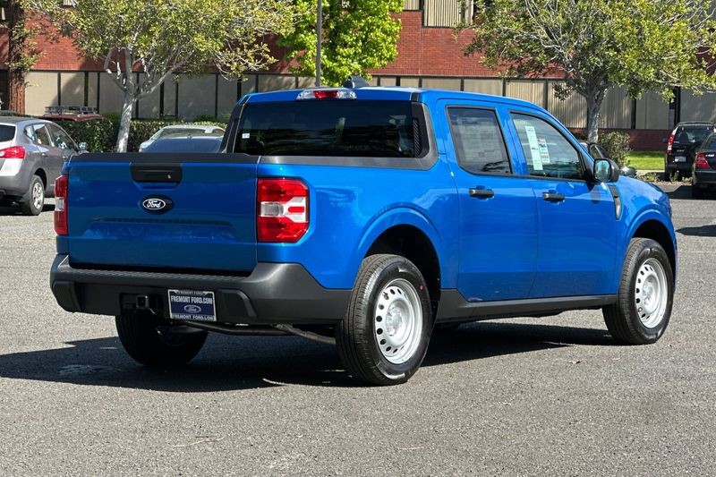 Ford Maverick Vehicle Full-screen Gallery Image 03