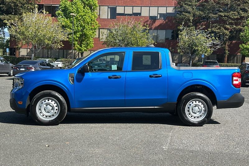 Ford Maverick Vehicle Full-screen Gallery Image 06