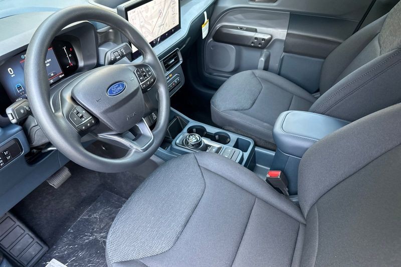 Ford Maverick Vehicle Full-screen Gallery Image 09