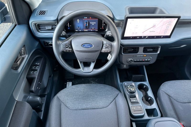 Ford Maverick Vehicle Full-screen Gallery Image 14