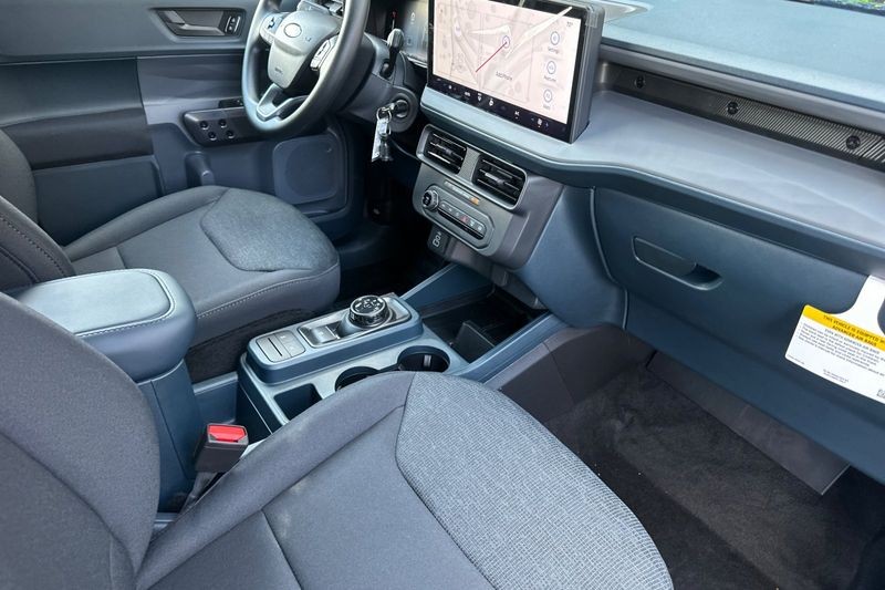 Ford Maverick Vehicle Full-screen Gallery Image 15