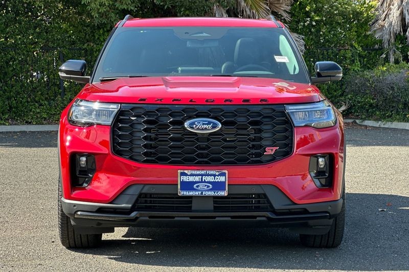 Ford Explorer Vehicle Full-screen Gallery Image 08