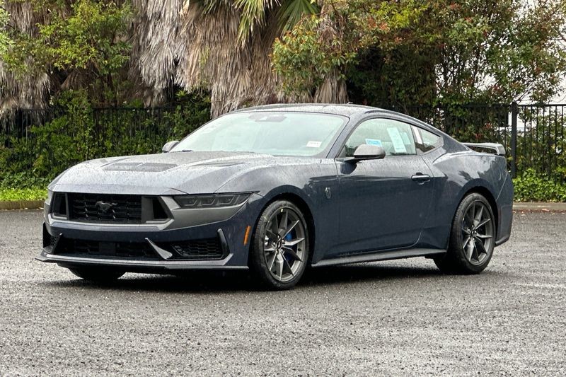 Ford Mustang Vehicle Full-screen Gallery Image 07