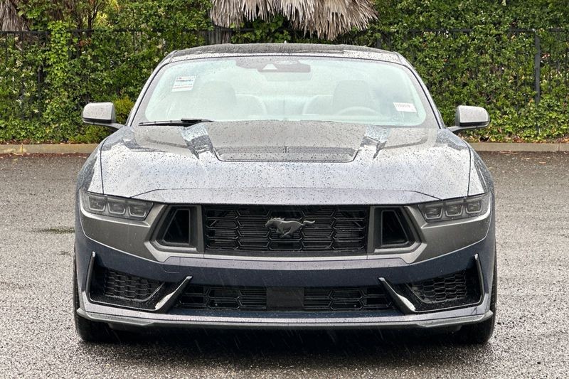 Ford Mustang Vehicle Full-screen Gallery Image 08