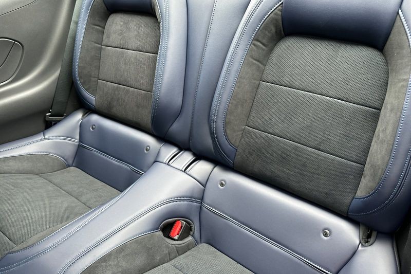 Ford Mustang Vehicle Full-screen Gallery Image 12