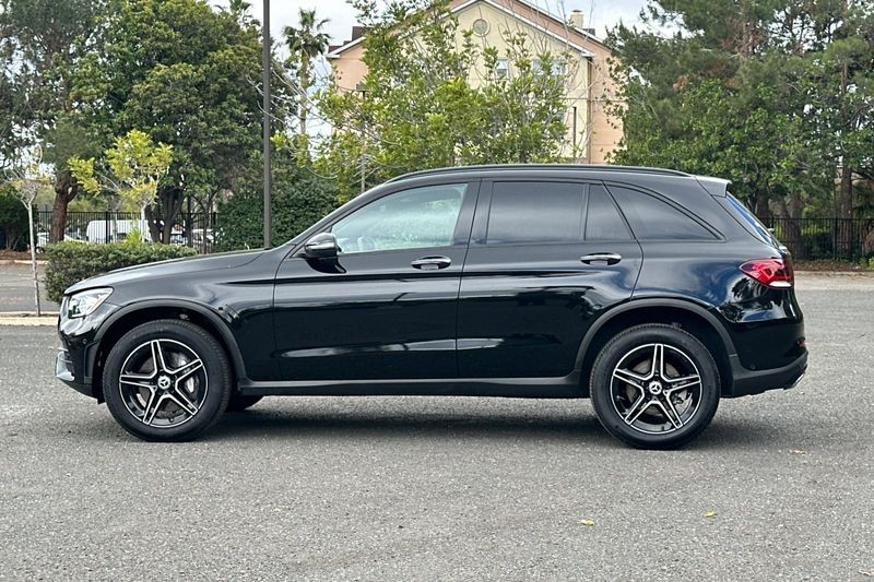 Mercedes-Benz GLC Vehicle Full-screen Gallery Image 06