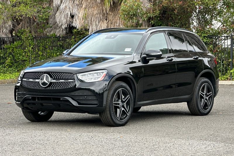Mercedes-Benz GLC Vehicle Full-screen Gallery Image 07