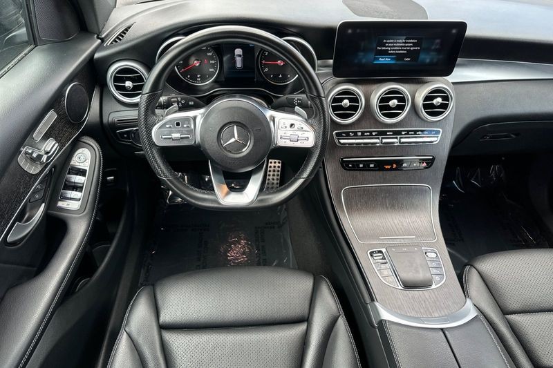 Mercedes-Benz GLC Vehicle Full-screen Gallery Image 15